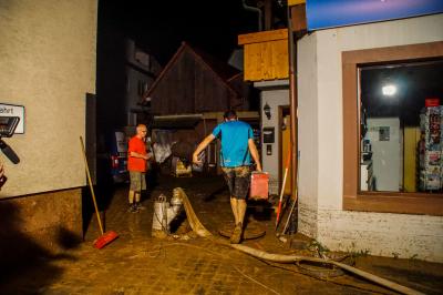 Koeningsbach-Stein: Starker Regen sorgt fuer Ueberflutung des Stadtzentrums